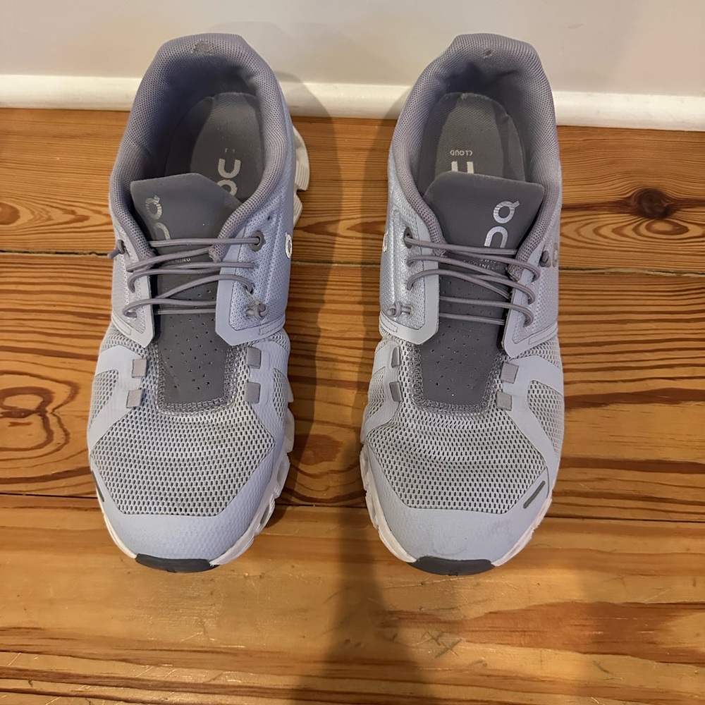 On Cloud Women's Sneakers in Light Gray/White - Picture 2 of 5